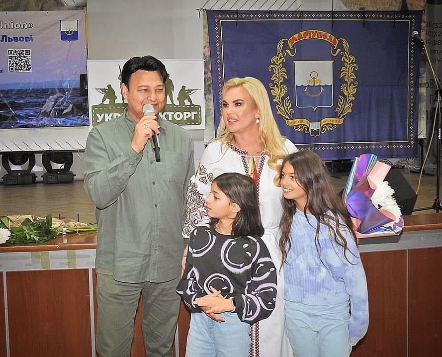 KAMALIYA з родиною зустрілася з переселенцями з Маріуполя
