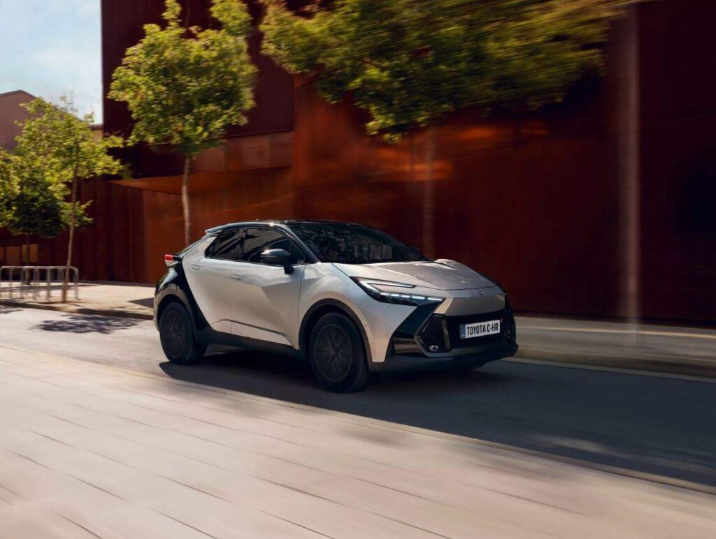 Toyota C-HR Hybrid: Нова ера гібридних кросоверів