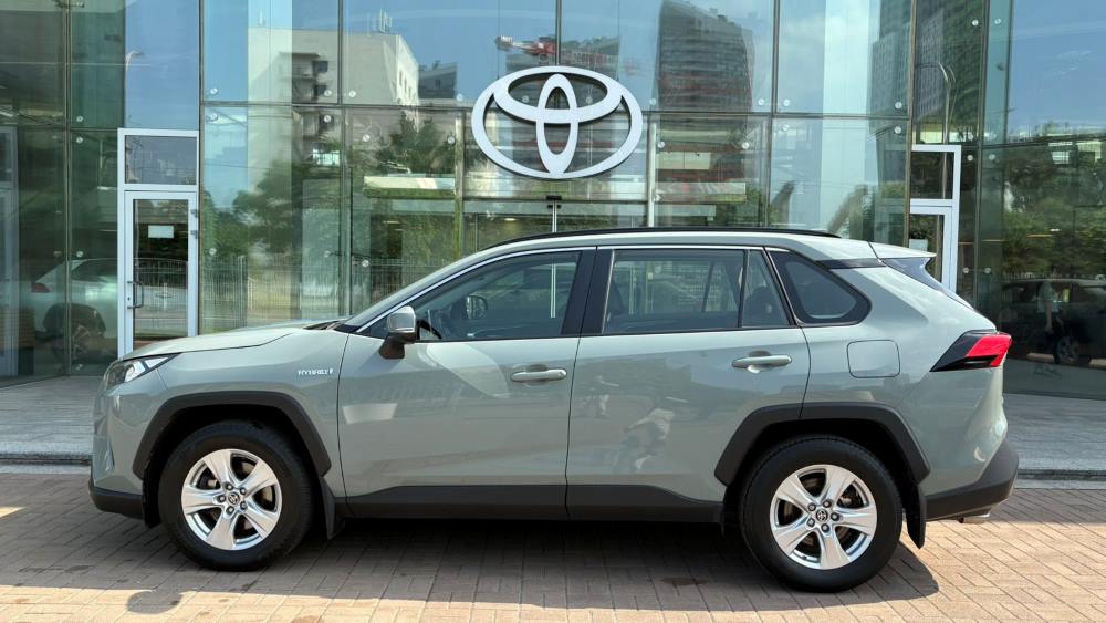 Чи варто купувати Toyota з пробігом від офіційного дилера
