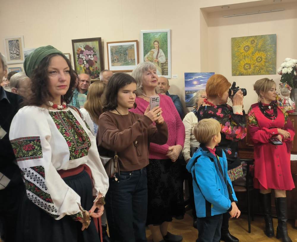 «Мила серцю Україна»: у Києві відкрилася благодійна виставка про любов до рідної землі