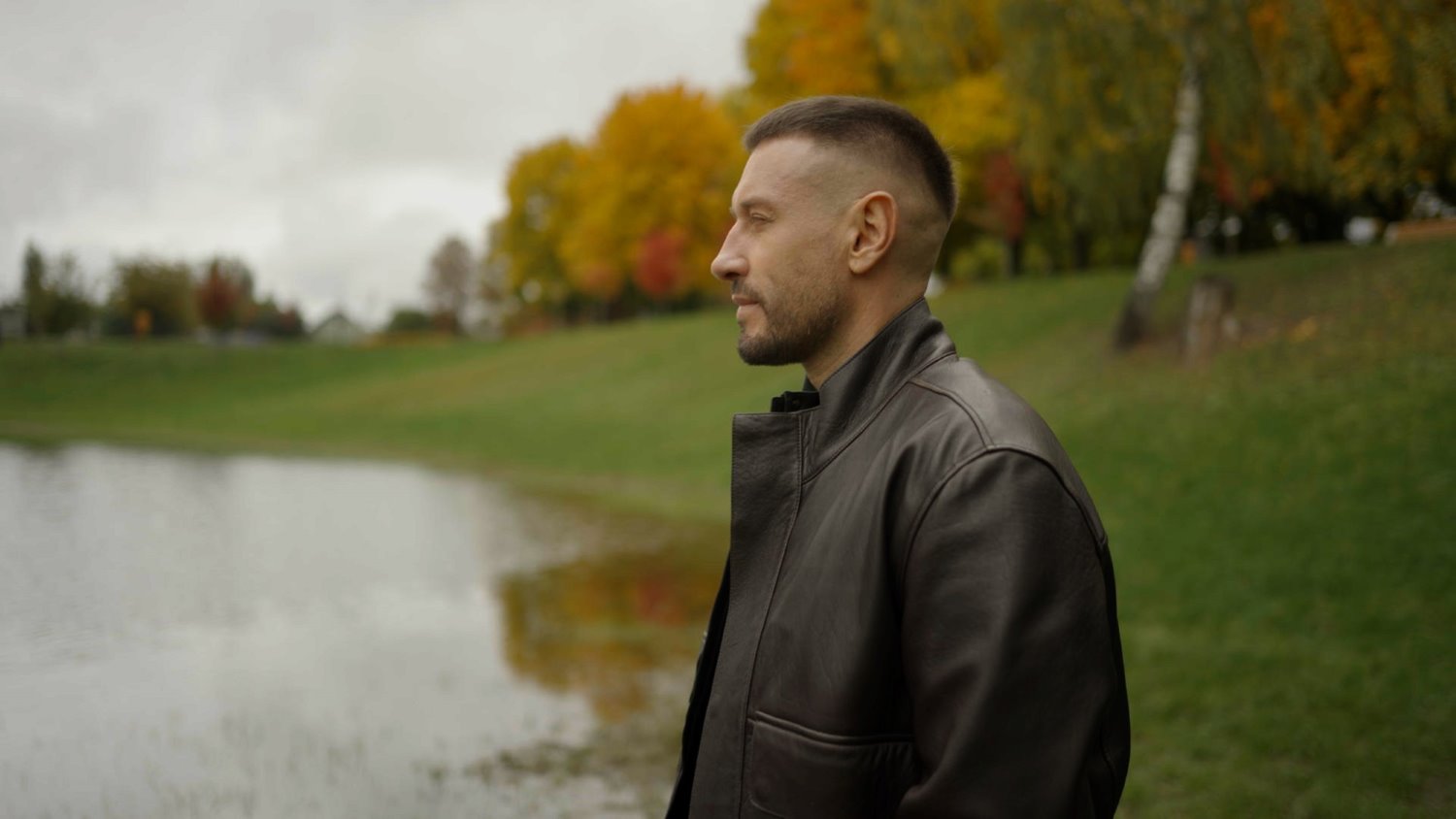 Андрій Кравченко презентує нову пісню «Дитинство» – щиру сповідь про теплі спогади, до яких хочеться повернутися