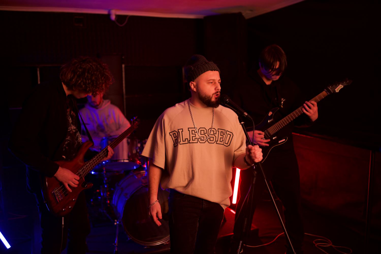 MoNaKiss презентує новий pop punk rock сингл «Мудак» з кліпом