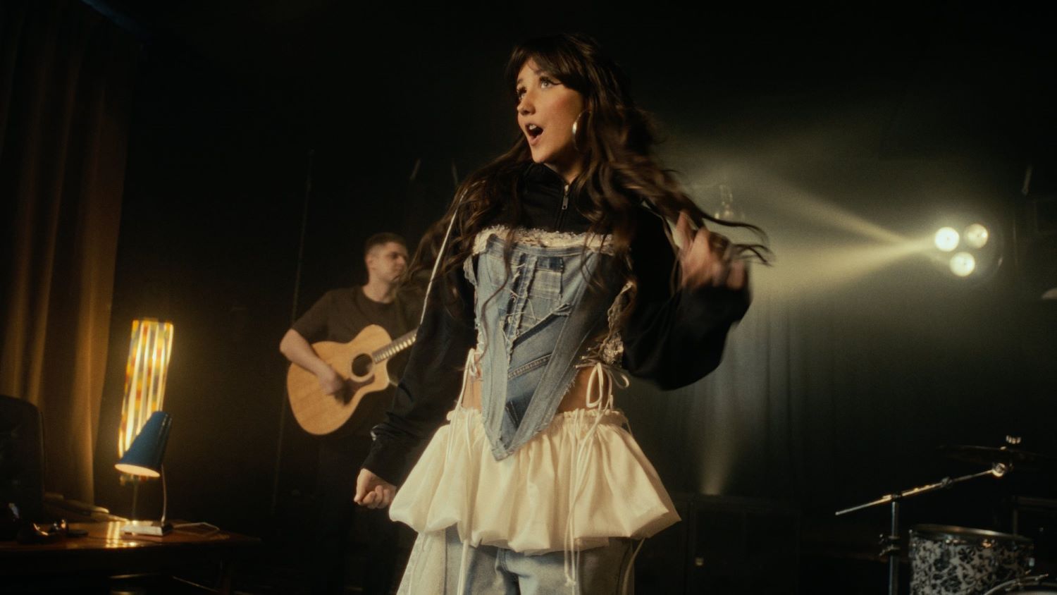 VICTORIA NIRO презентує новий хіт «Ало, це хто» та оголошує всеукраїнський тур