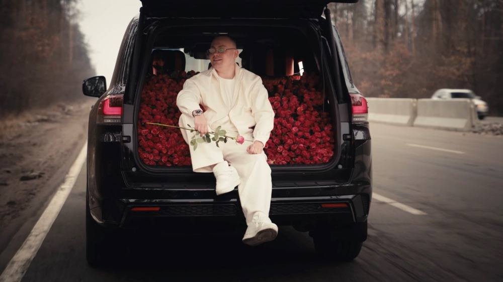 Закохуватися та насолоджуватися життям щосили: THE OLEG презентує трек «Молодість», який стає новим хітом у ТікТок