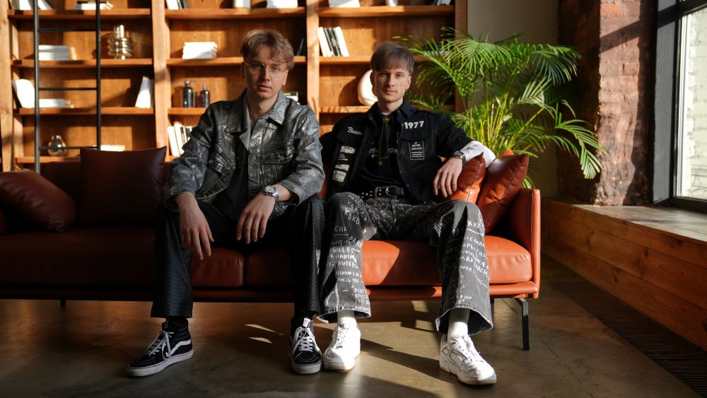 c«Новий день» –  трек гурту Amberwhale, який кричить про те, про що ми всі мовчимо