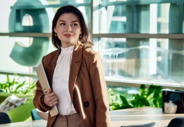 артистка VYNOHRADOVA та психологиня Аліна Фрідман про те, чому звичка тримає міцніше за кохання