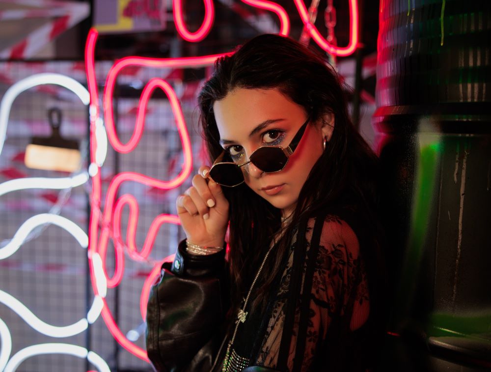 Саундтрек тих, хто шукає відповіді: NICOLE випускає новий сингл «Хто я?»