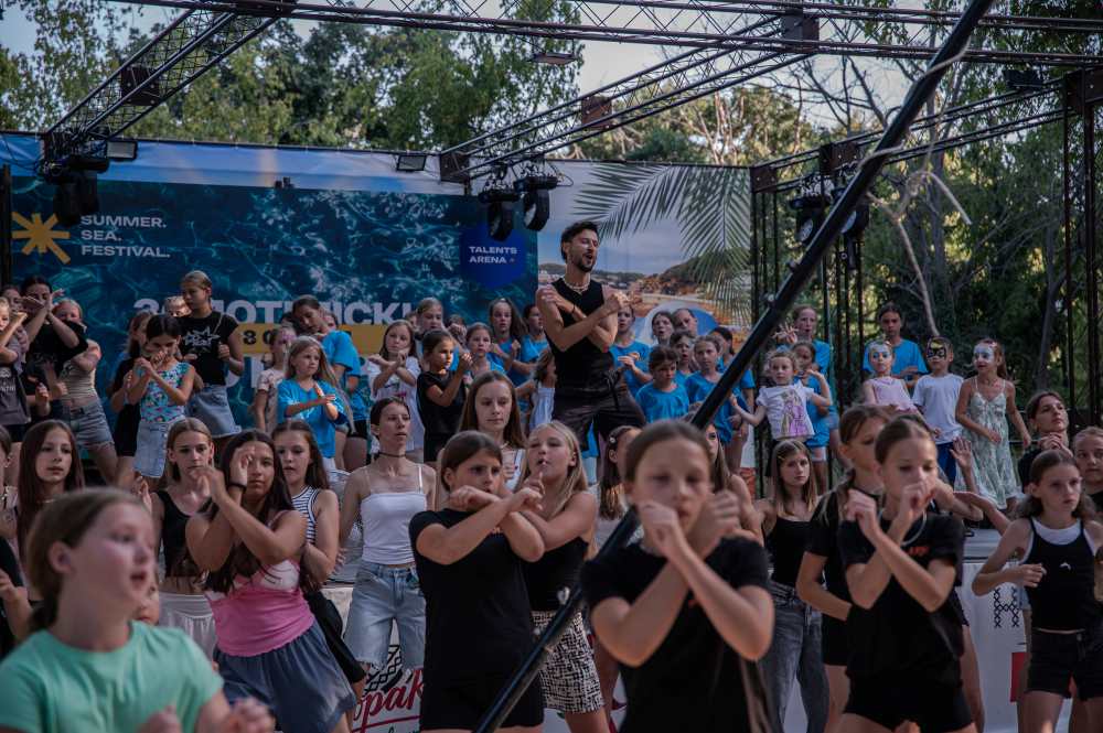 SERAFÝN презентує новий трек «На хвилі», що став гімном дитячого музичного фестивалю