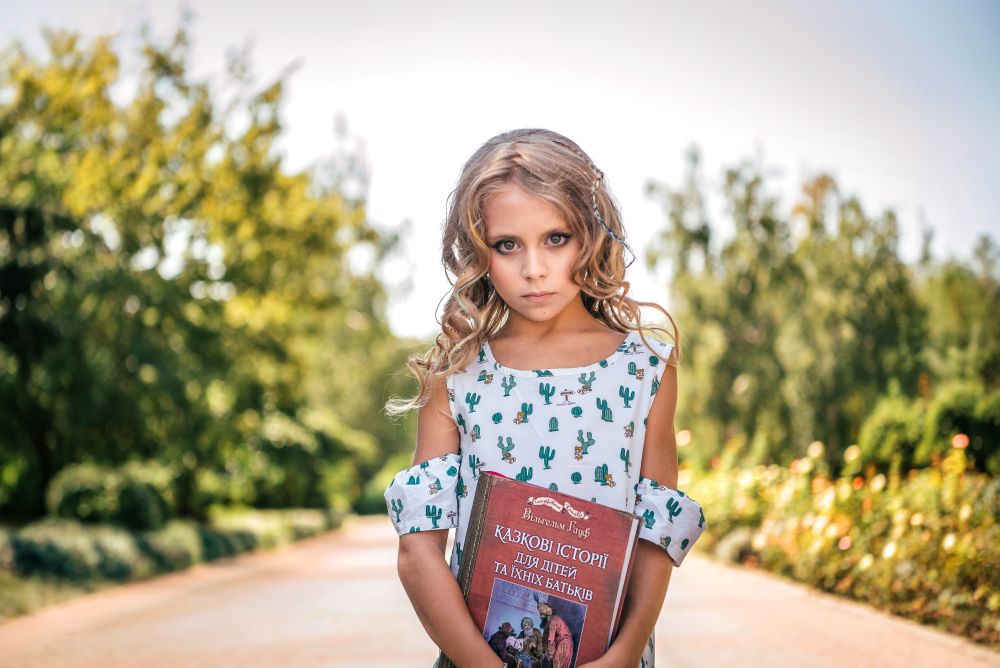 Пісня про дитинство, яке змінила війна: Амелія Турильова презентувала «Казки»